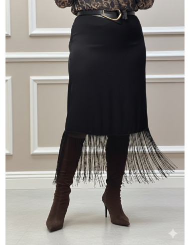 Falda negra de satén con flecos