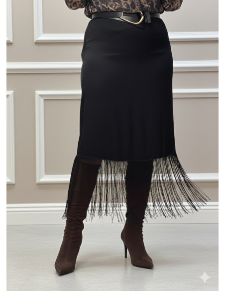 Falda negra de satén con flecos