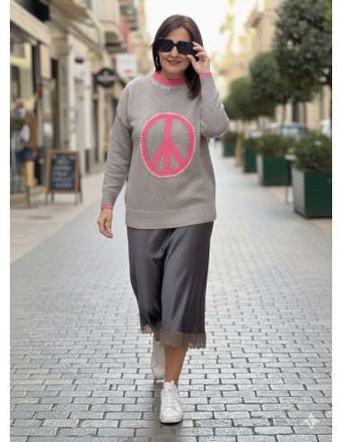Suéter gris con símbolo de la paz en rosa