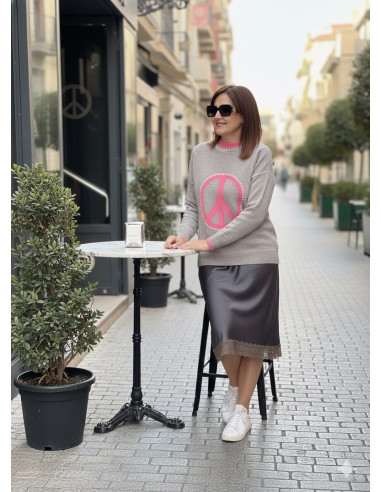 Suéter gris con símbolo de la paz en rosa