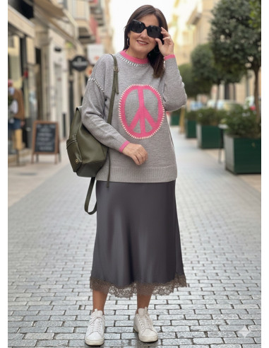 Suéter gris con símbolo de la paz en rosa