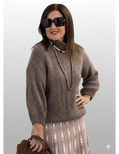 Suéter de lana punto gordo con cuello tortuga marrón