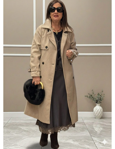 Gabardina de paño en color crudo con cinturón y...