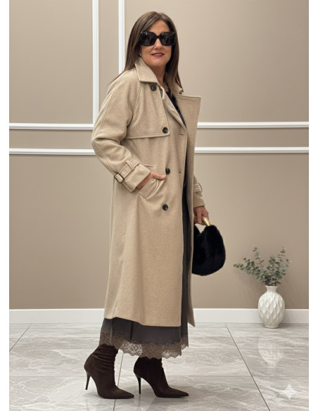 Gabardina de paño en color crudo con cinturón y forro