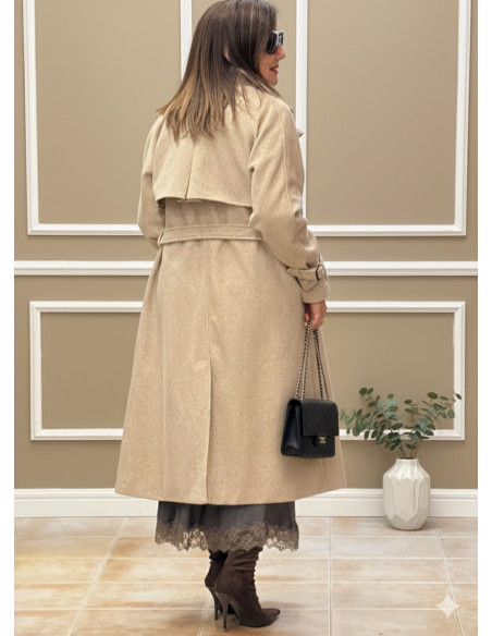 Gabardina de paño en color crudo con cinturón y forro