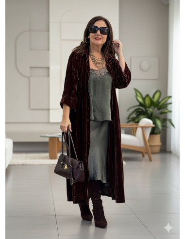 Vestido camisero de terciopelo marrón–teja con...