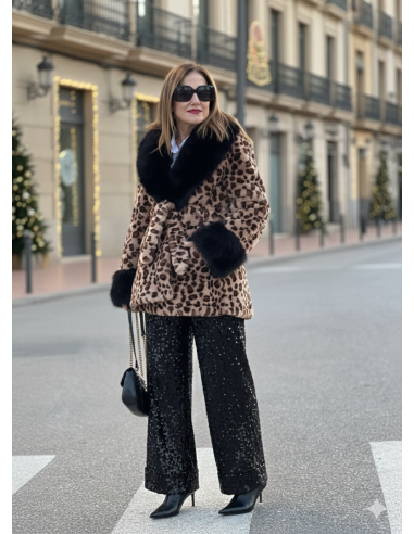 Abrigo de pelo sintético animal print con...