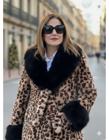 Abrigo de pelo sintético animal print con...
