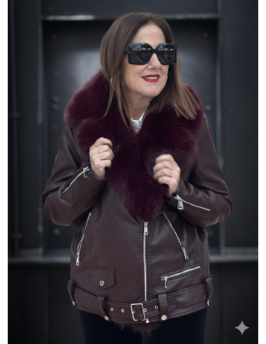 Biker efecto piel en granate con pelo...
