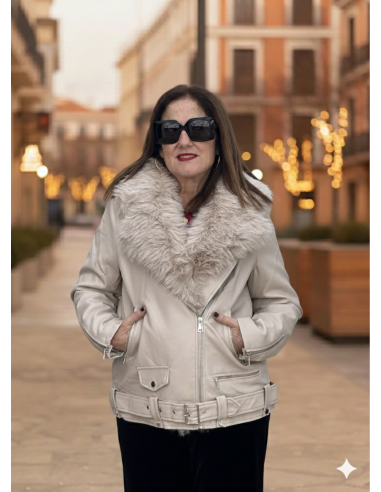 Biker efecto piel en crudo con pelo desmontable...