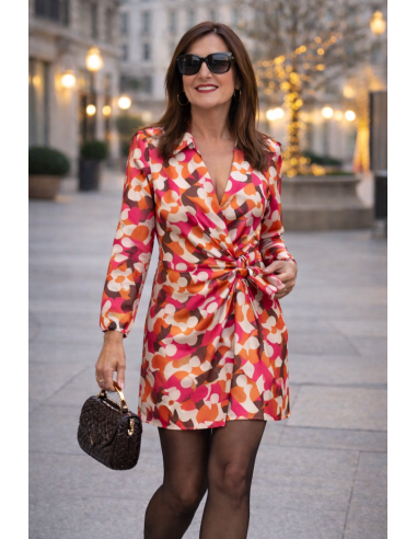 Vestido cruzado estampado retro en tonos marrón...