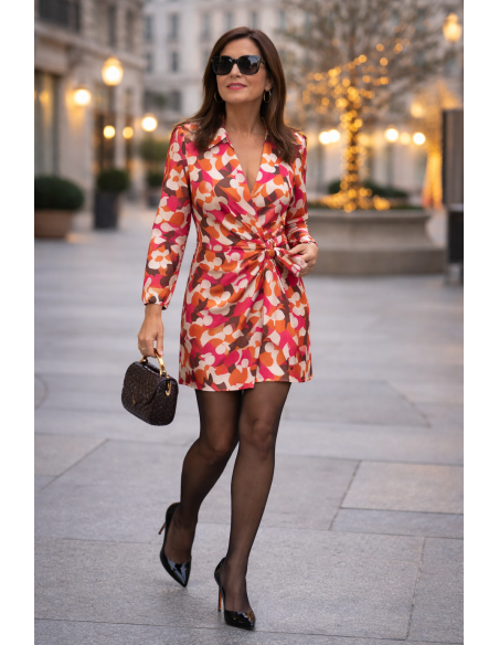 Vestido cruzado estampado retro en tonos marrón y rosa