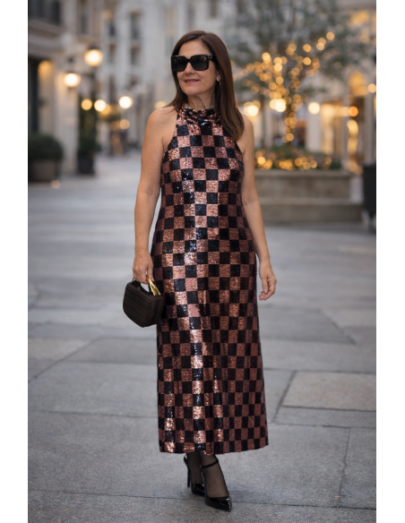 Vestido halter de lentejuelas rosas y negras con abertura lateral