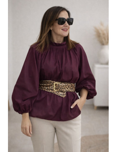 Blusa con manga globo y cuello chimenea granate