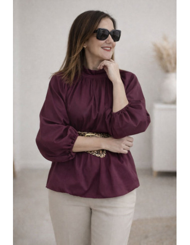 Blusa con manga globo y cuello chimenea granate