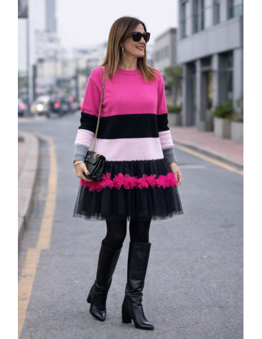 Suéter de punto rosa, blanco y negro con tul en...