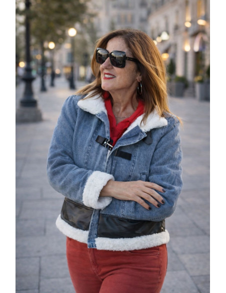 Chaqueta vaquera con pelo suave y detalles en efecto piel negra