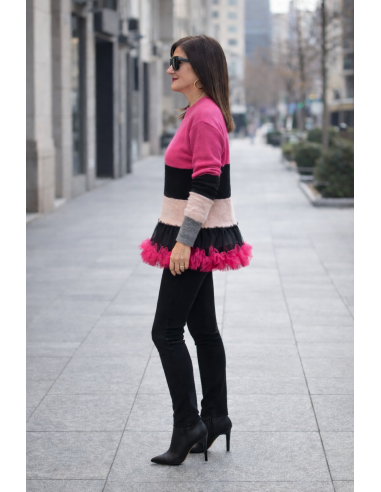 Suéter de punto rosa, blanco y negro con tul en...