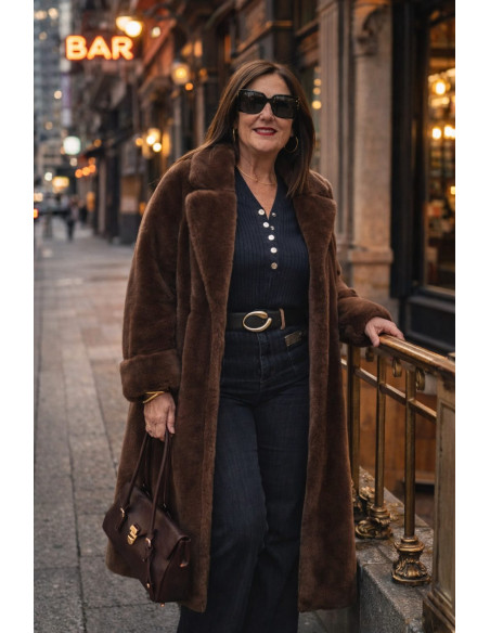 Abrigo de pelo sintético chocolate, suave y elegante