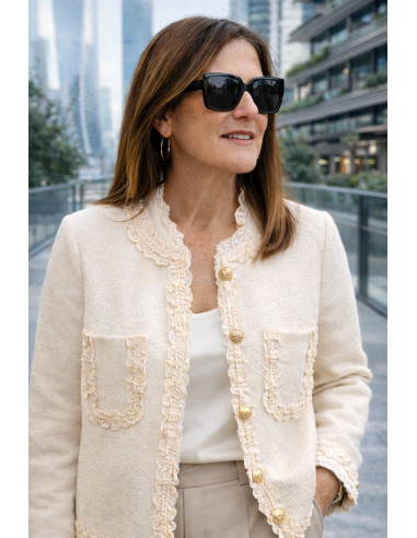 Chaqueta de punto cruda con detalles de...