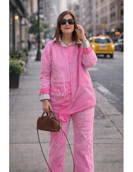 Pantalón Rosa Efecto Lavado con Parches Denim y Abalorios