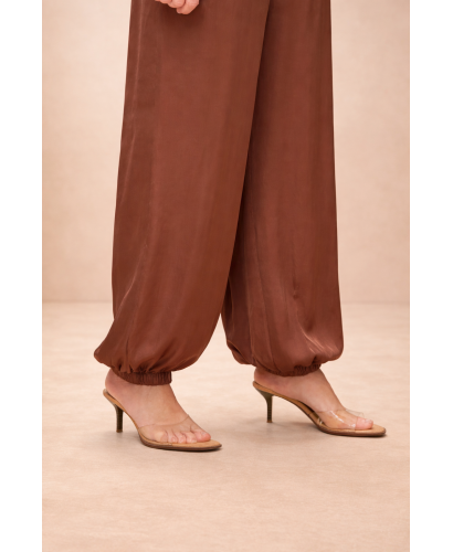 Pantalón bombacho satén en marrón 2