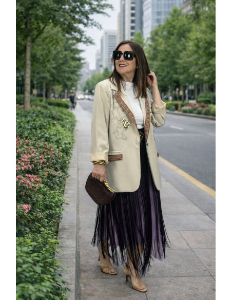 Chaqueta Crudo con Bordado de Snoopy y pasamanería