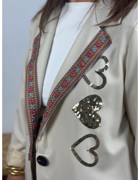 Chaqueta Crudo con Bordado de Snoopy y pasamanería