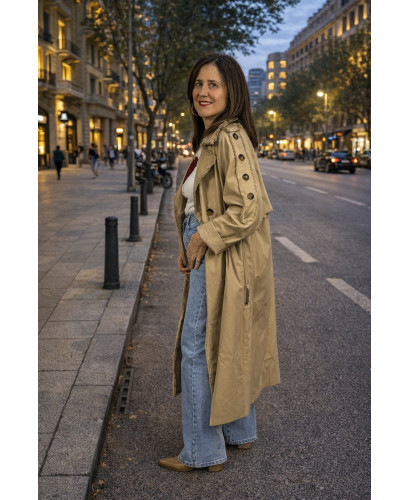 Gabardina Tostada con Detalle Desflecado y Cinturón