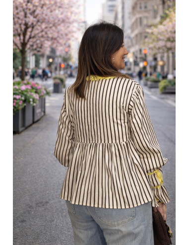 Blusa Rayas Chocolate y Crudo con Detalles...