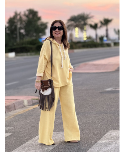 Conjunto amarillo 100% Algodón con Capucha