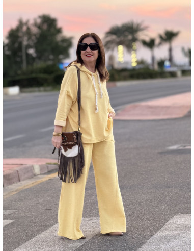 Conjunto amarillo 100% Algodón con Capucha