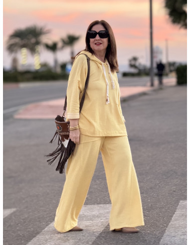 Conjunto amarillo 100% Algodón con Capucha