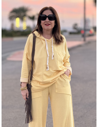Conjunto amarillo 100% Algodón con Capucha