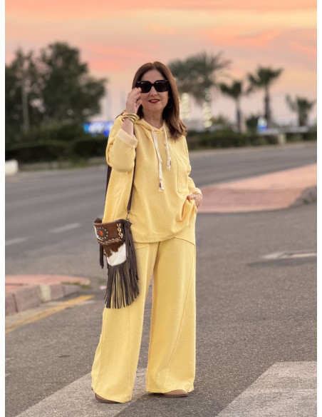 Conjunto amarillo 100% Algodón con Capucha