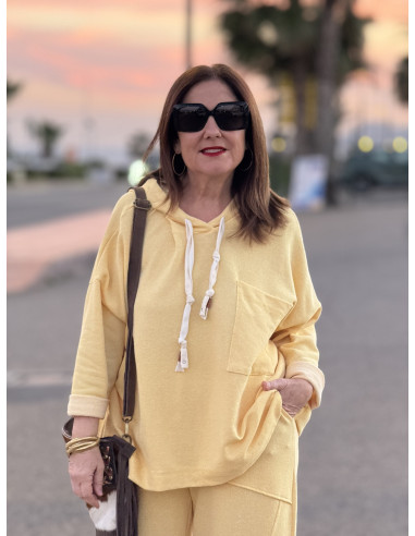 Conjunto amarillo 100% Algodón con Capucha