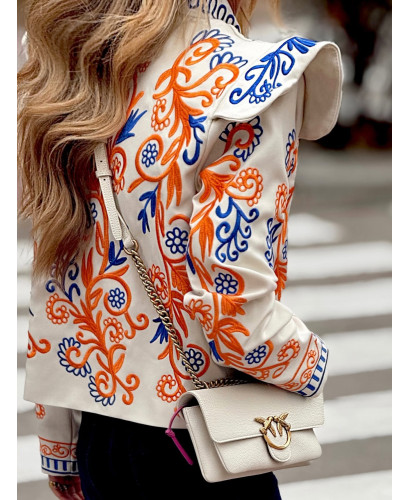 Chaqueta Bordada Cruda con Detalles Naranja y Azul 2