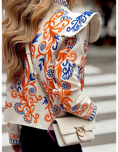 Chaqueta Bordada Cruda con Detalles Naranja y Azul