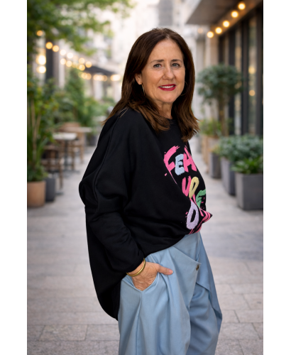 Sudadera Negra Oversize con Letras Flúor 2