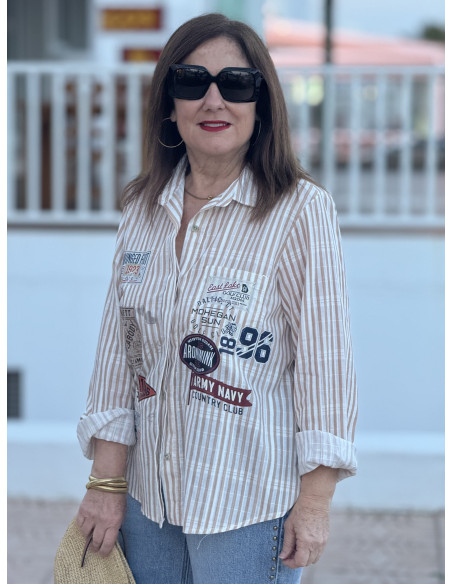 Camisa Rayas Blanco y Camel con Serigrafía