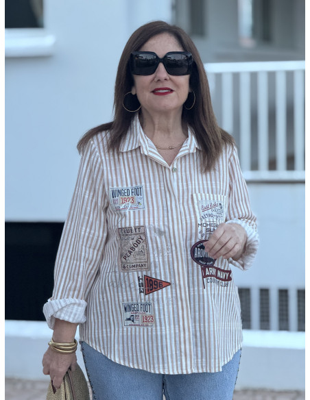 Camisa Rayas Blanco y Camel con Serigrafía