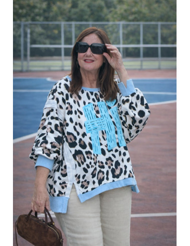 Sudadera Animal Print Hi celeste