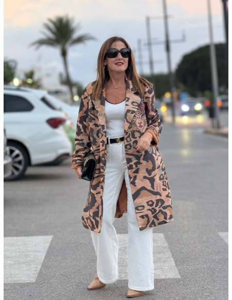 Abrigo de antelina con estampado animal y bolsillos
