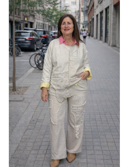 Pantalón taupe Efecto Lavado con Parches Denim y Abalorios