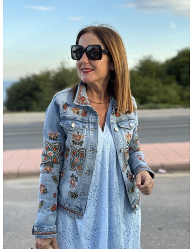 🌟 Cazadora Vaquera con Bordados y Abalorios:...
