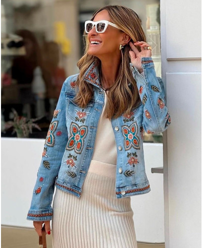 🌟 Cazadora Vaquera con Bordados y Abalorios: Estilo y...