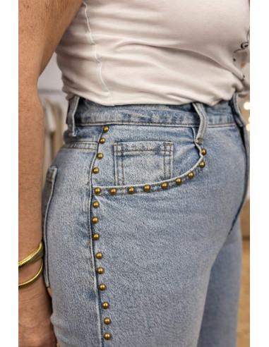 Vaquero de Pata Ancha con Tachas Laterales