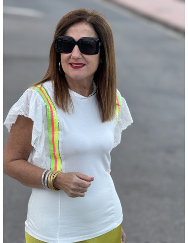 Camiseta Sin Mangas con Volante Bordado y...