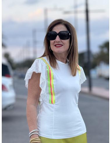 Camiseta Sin Mangas con Volante Bordado y...