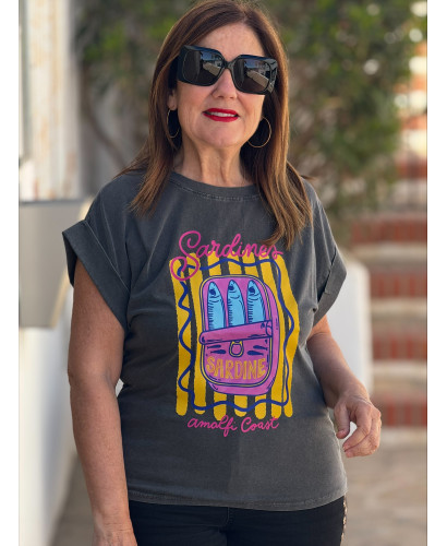 Camiseta gris efecto lavado con sardinas 2